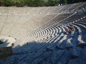 Épidaure, Le théâtre