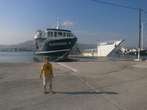 Élafonisos, arrivée