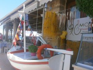 Gythio, des poulpes sur le port